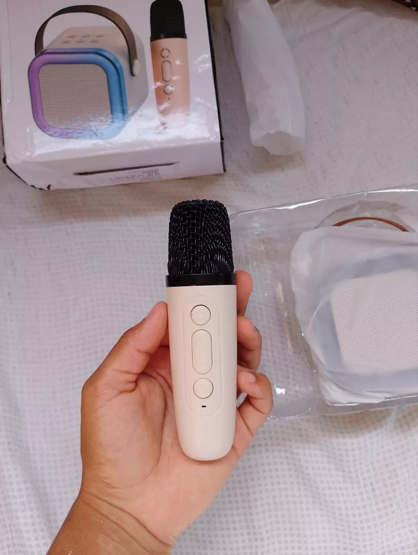 Caixa de Som Karaokê Bluetooth Portátil Bateria Longa Duração 2 Microfones IZEBOX FUN photo review