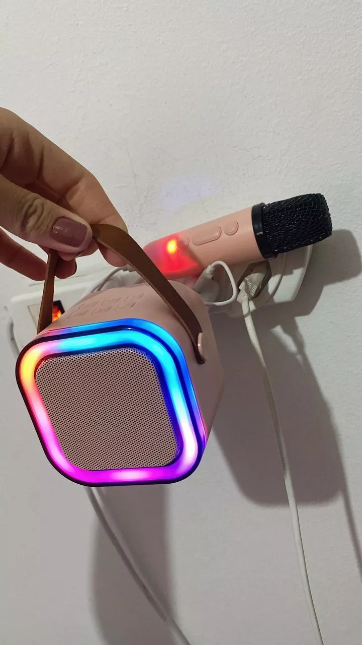 Caixa de Som Karaokê Bluetooth Portátil Bateria Longa Duração 2 Microfones IZEBOX FUN photo review