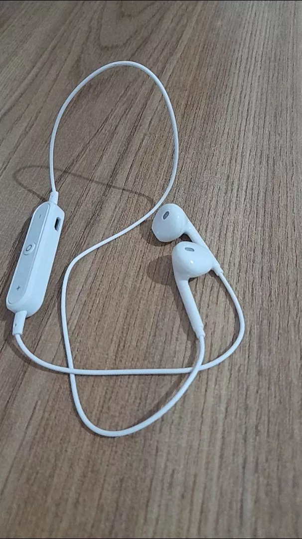 Fone de Ouvido Bluetooth 5.0 Esportivo Intra-Auricular Alta Performance IZEBOOST FIT photo review