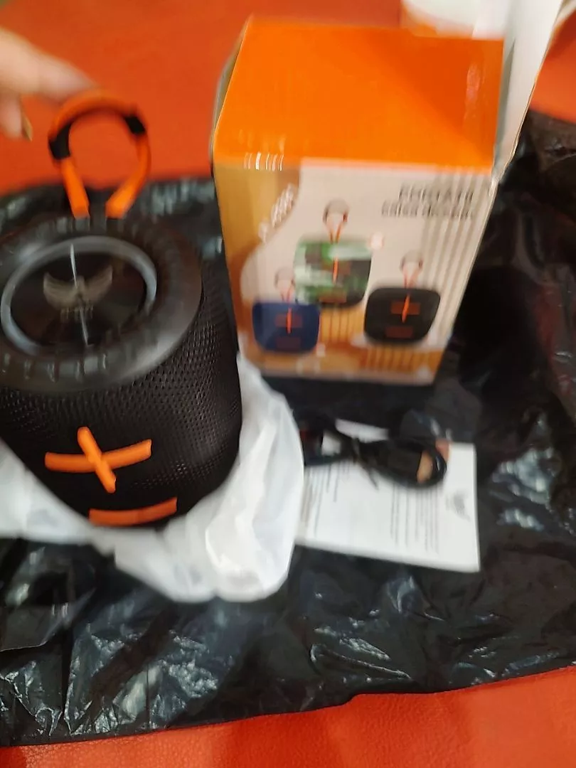 Caixa de Som Bluetooth 5.0 Potente 8W, Bateria Longa, À Prova D'Água, LED RGB, Portátil - IZEBOOM PLAY photo review