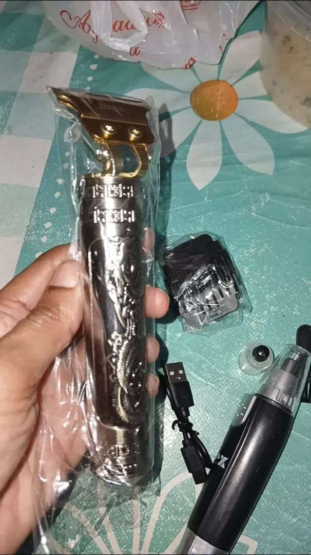 Kit Barbeador e Aparador Masculino Profissional Metal Bateria 1200mAh IZEEDGE PRO photo review