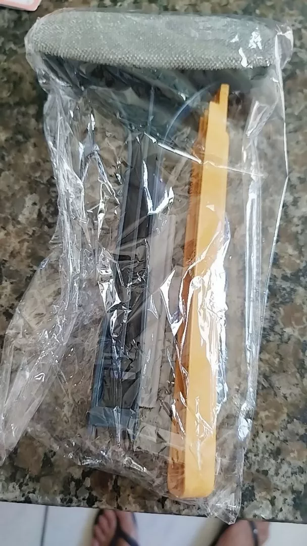 Escova Dupla Face para Telas de Janela, Vidros e Espelhos, Alça Removível, Limpeza Úmida e Seca IZEGLASS MASTER photo review