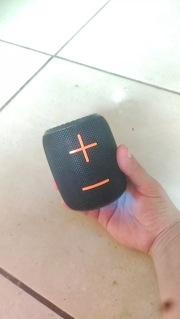 Caixa de Som Bluetooth 5.0 Potente 8W, Bateria Longa, À Prova D'Água, LED RGB, Portátil - IZEBOOM PLAY photo review