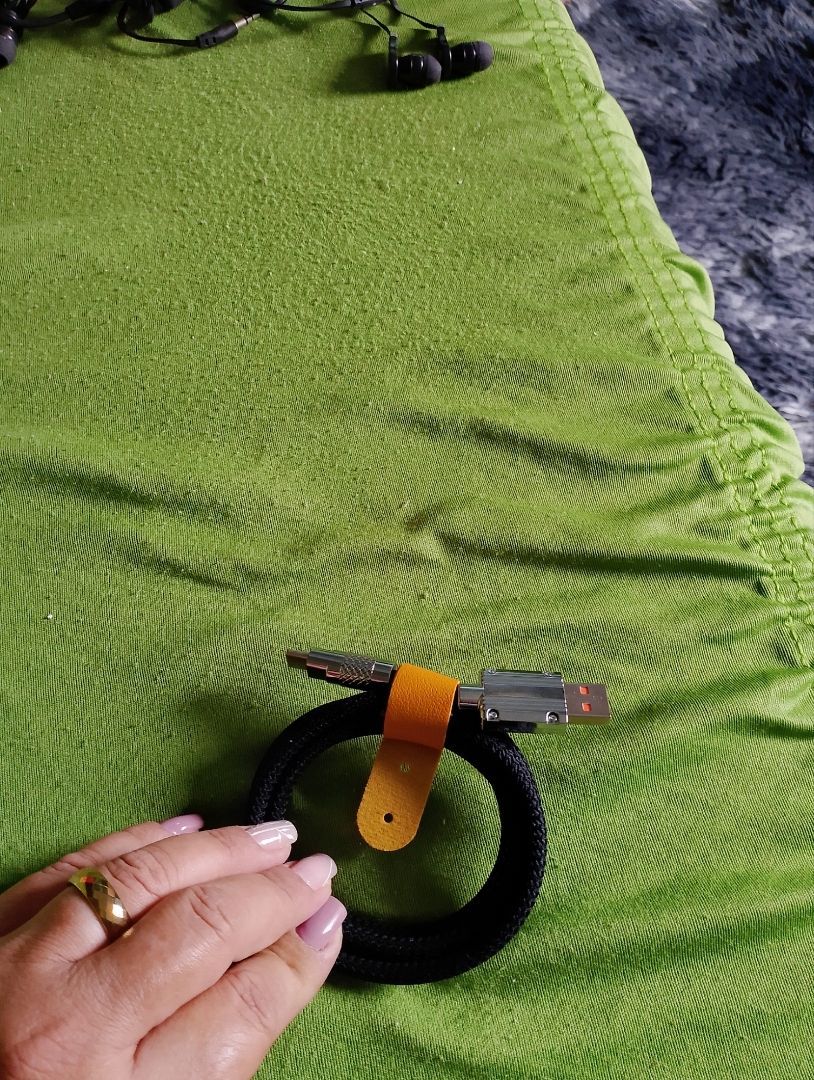 Cabo USB Tipo-C 120W Super Rápido Silicone Antidobra IZEFAST CHARGE photo review