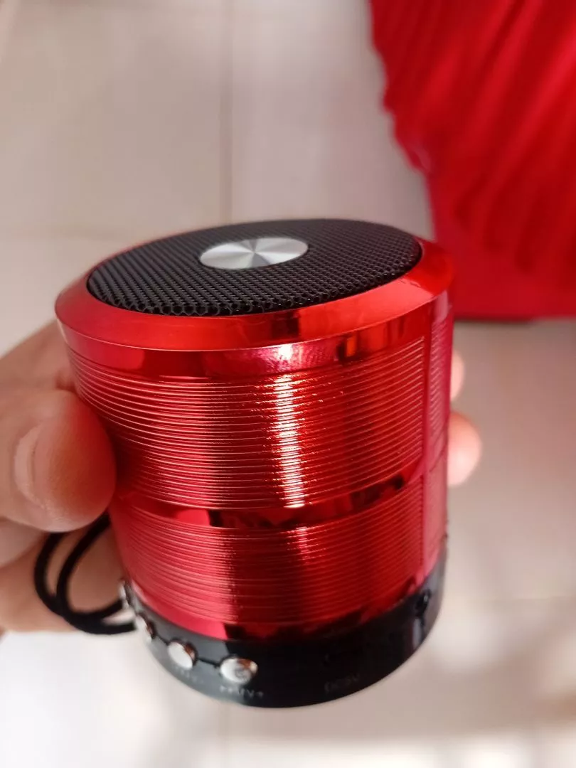 Caixa de Som Bluetooth Portátil Kapbom WS-887, Rádio FM, Entrada SD, Bateria 500mAh - IZELOUD GO photo review