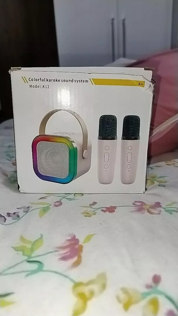 Caixa de Som Bluetooth Karaokê Colorida 5W Microfones Bateria Potente IZEBOX FUN photo review