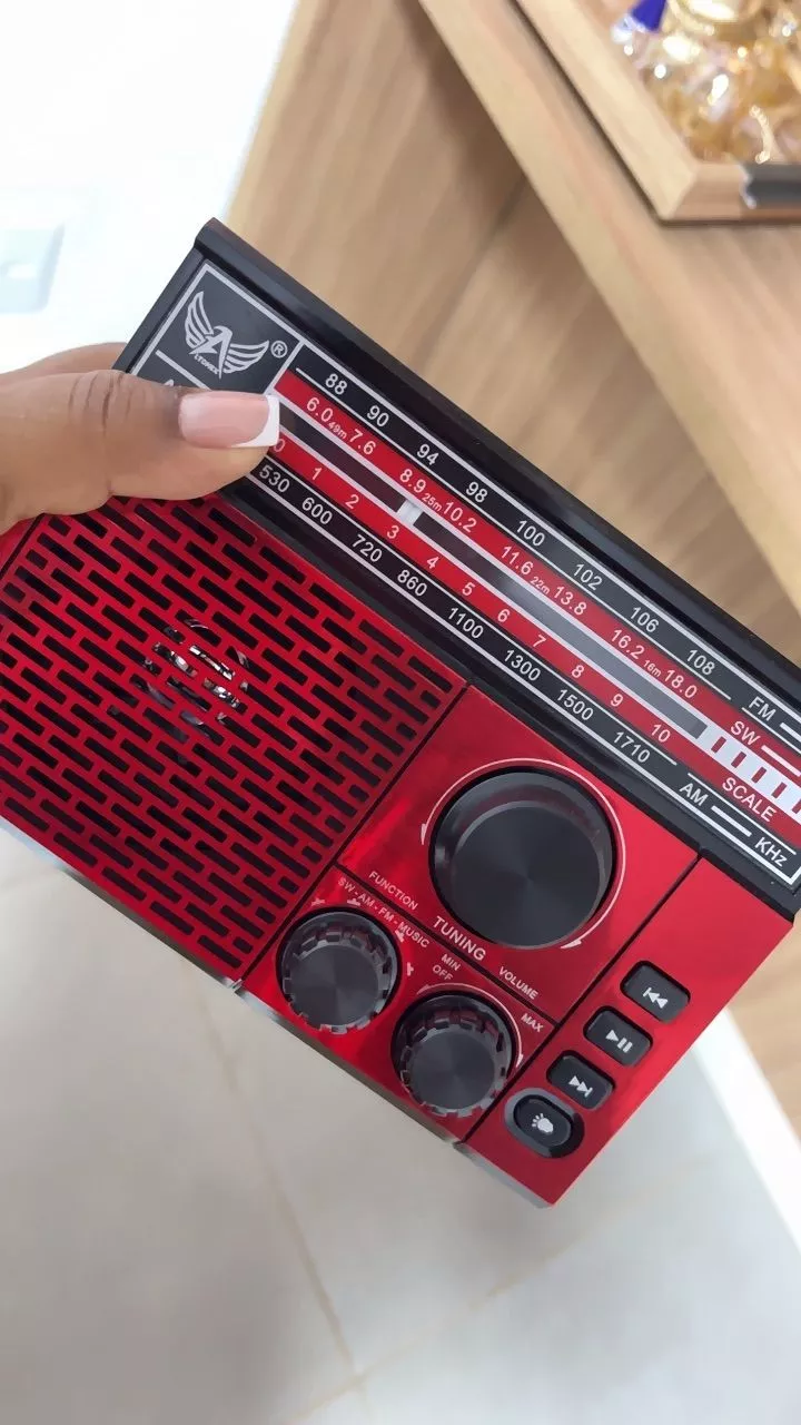 Rádio Retrô Altomex Solar Recarga USB Lanterna 3W IZERADIO POWER photo review
