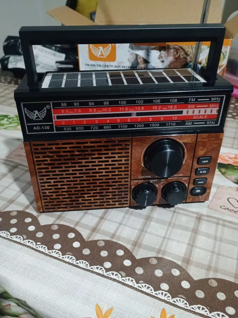 Rádio Retrô Altomex Solar Recarga USB Lanterna 3W IZERADIO POWER photo review