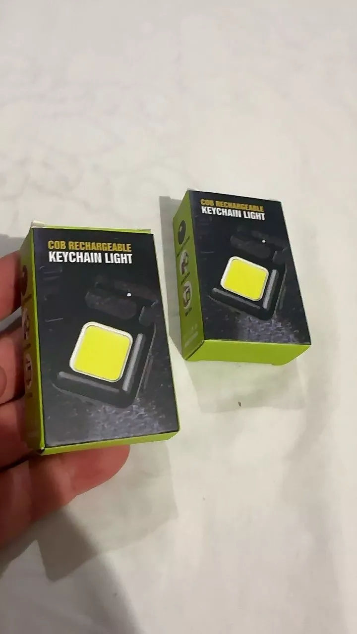 Mini Lanterna LED Portátil USB Recarregável 3 Modos com Abridor Resistente à Água IZEFLASH KEY photo review