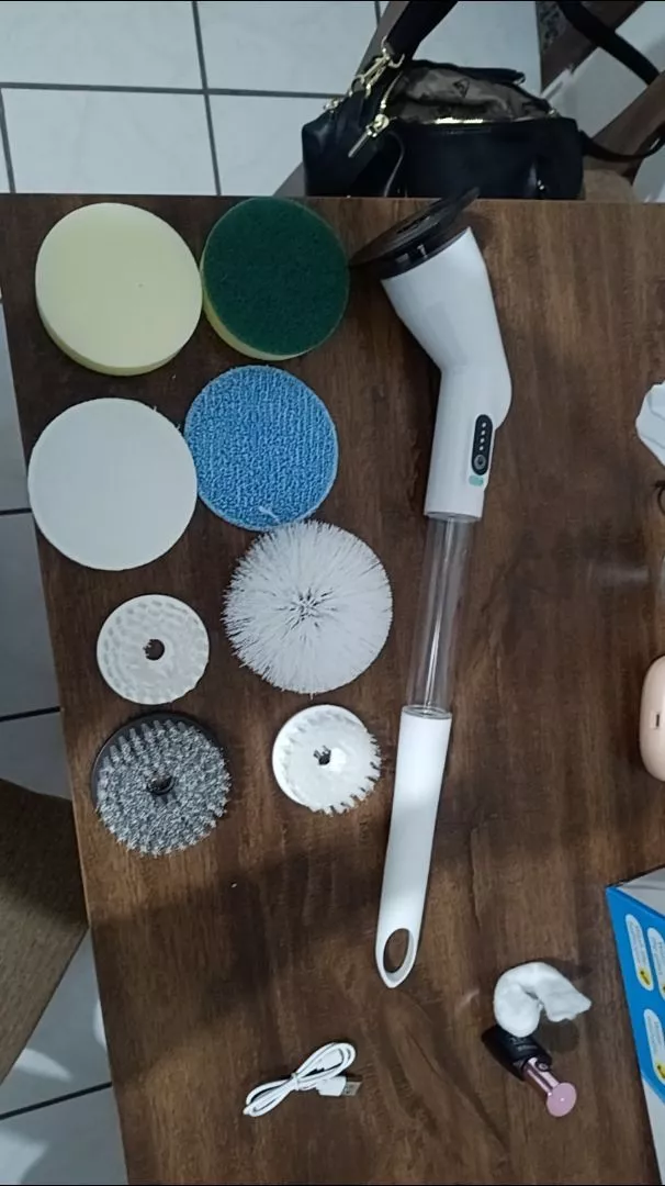 Escova de Limpeza Elétrica Rotativa 9 em 1 com Dispenser de Sabão, Sem Fio, Recarregável, Multiuso IZEPOWER CLEAN photo review