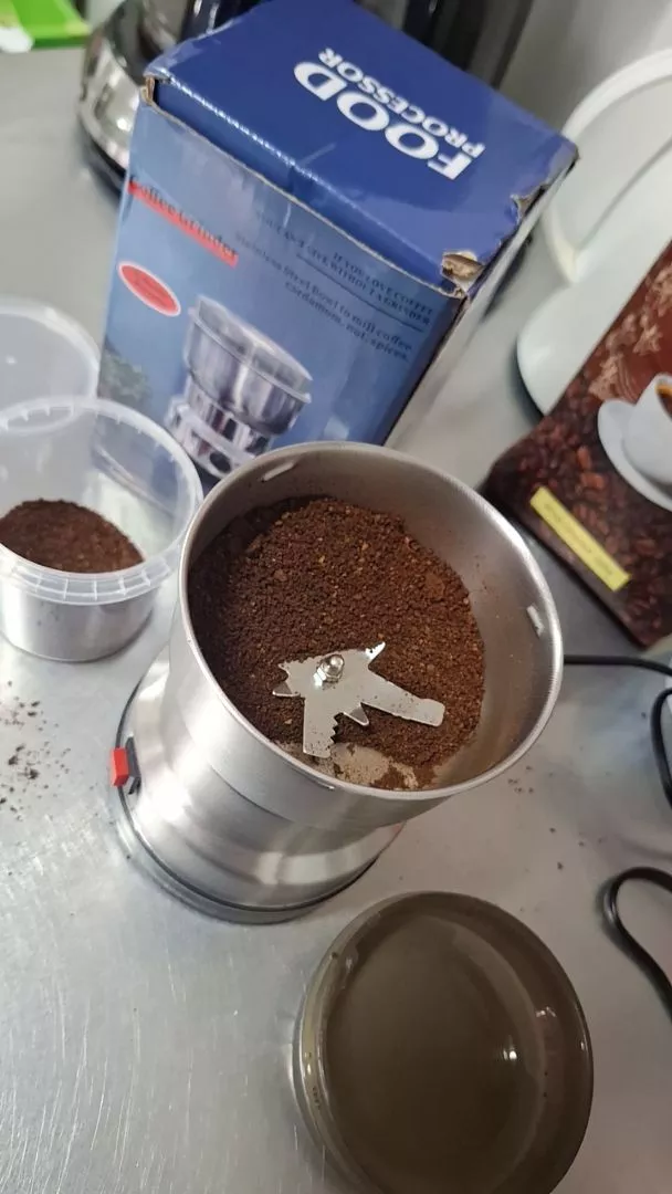 Moedor de Grãos e Café Elétrico 4 Lâminas Inox 300ml Alta Velocidade IZEGRIND PRO photo review