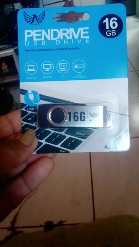 Pendrive USB 2.0 Portátil 8GB 16GB 32GB Transferência Rápida IZEFLASH LINK photo review