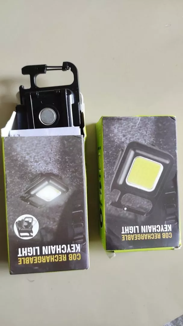 Mini Lanterna LED Portátil USB Recarregável 3 Modos com Abridor Resistente à Água IZEFLASH KEY photo review