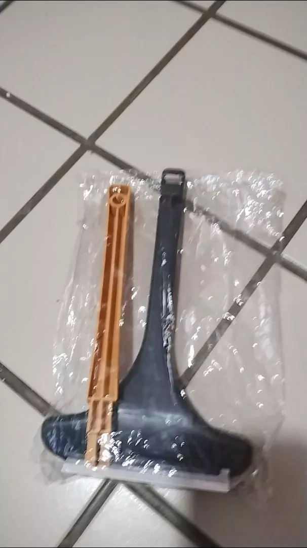 Escova Dupla Face para Telas de Janela, Vidros e Espelhos, Alça Removível, Limpeza Úmida e Seca IZEGLASS MASTER photo review