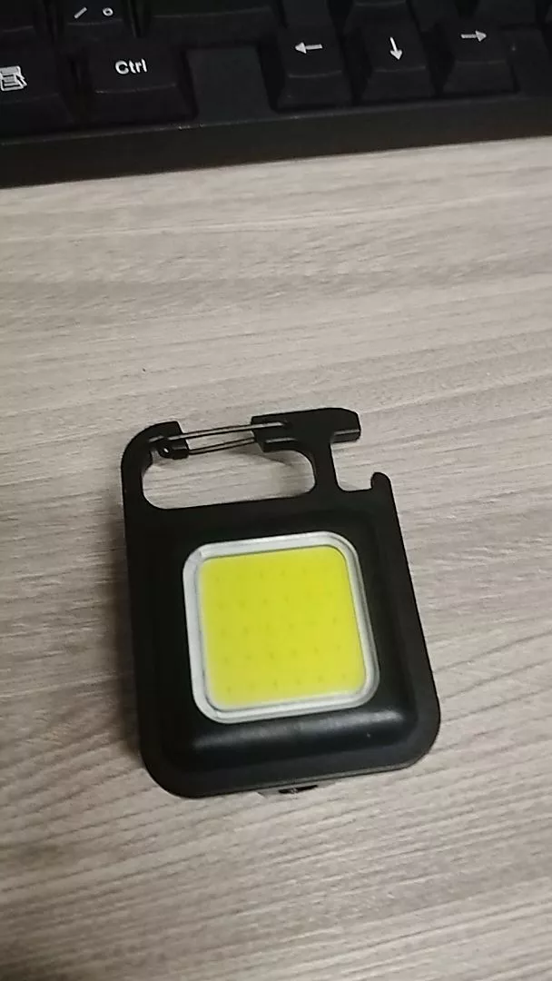 Mini Lanterna LED Portátil USB Recarregável 3 Modos com Abridor Resistente à Água IZEFLASH KEY photo review