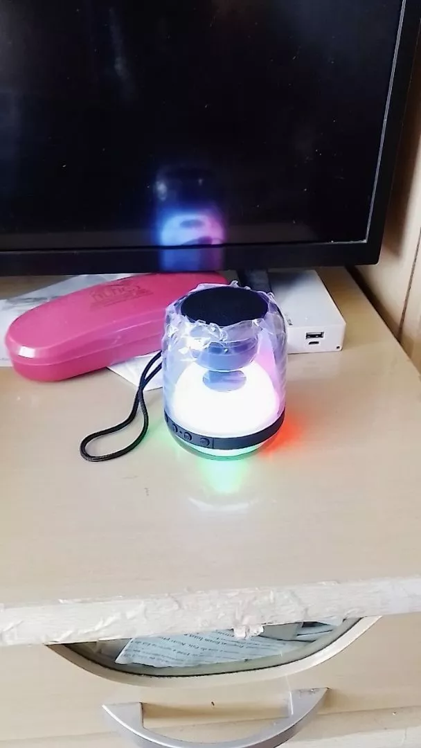 Caixa de Som Bluetooth Portátil 10W Prova d'Água RGB 32GB Bateria 1200mAh IZESOUND GLOW photo review