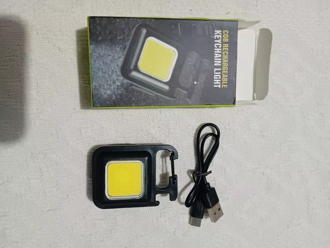 Mini Lanterna LED Portátil USB Recarregável 3 Modos com Abridor Resistente à Água IZEFLASH KEY photo review