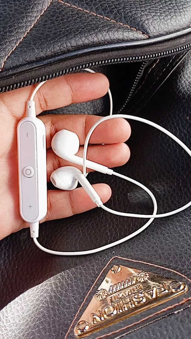 Fone de Ouvido Bluetooth 5.0 Esportivo Intra-Auricular Alta Performance IZEBOOST FIT photo review