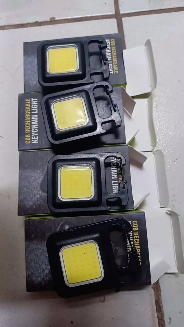 Mini Lanterna LED Portátil USB Recarregável 3 Modos com Abridor Resistente à Água IZEFLASH KEY photo review