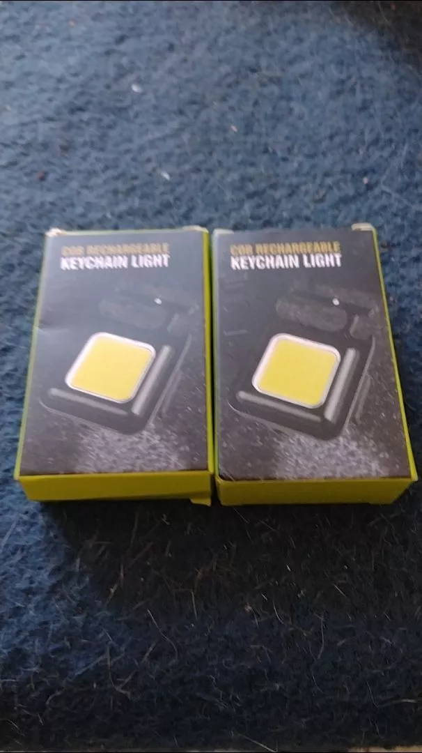 Mini Lanterna LED Portátil USB Recarregável 3 Modos com Abridor Resistente à Água IZEFLASH KEY photo review