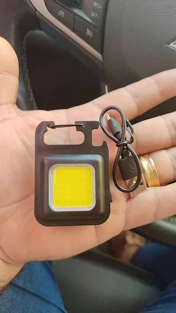 Mini Lanterna LED Portátil USB Recarregável 3 Modos com Abridor Resistente à Água IZEFLASH KEY photo review