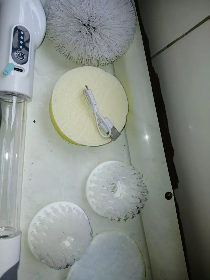 Escova de Limpeza Elétrica Rotativa 9 em 1 com Dispenser de Sabão, Sem Fio, Recarregável, Multiuso IZEPOWER CLEAN photo review