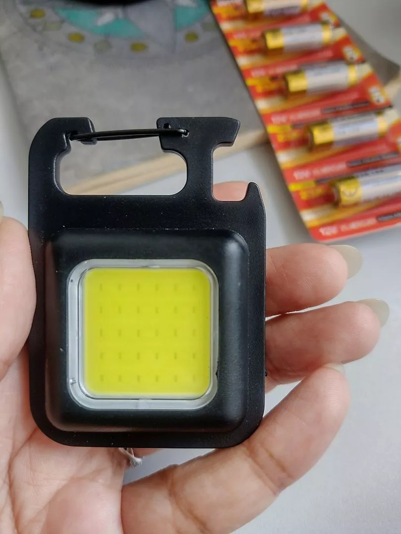 Mini Lanterna LED Portátil USB Recarregável 3 Modos com Abridor Resistente à Água IZEFLASH KEY photo review