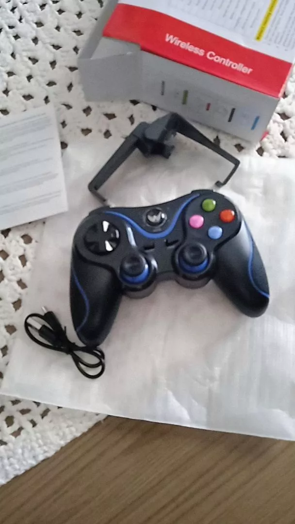 Controle Joystick Bluetooth Universal, Compatível Android e PC, Design Ergonômico, Suporte Celular IZEPLAY PRO photo review