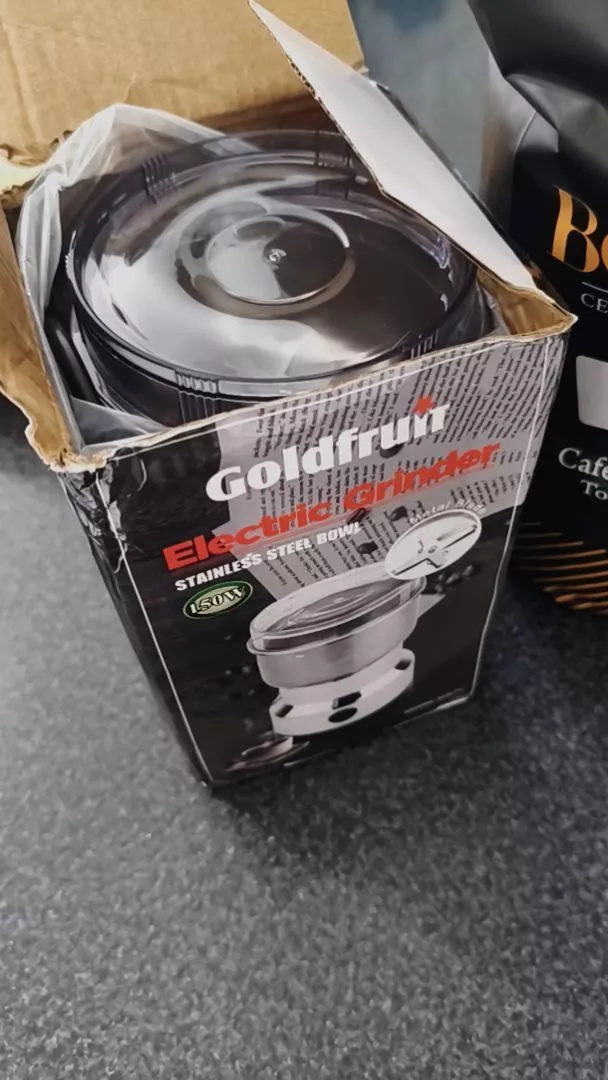 Moedor de Grãos e Café Elétrico 4 Lâminas Inox 300ml Alta Velocidade IZEGRIND PRO photo review