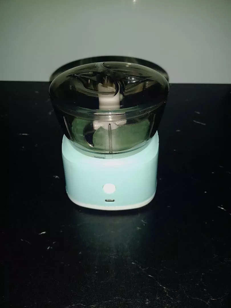 Mini Processador de Alimentos Elétrico Sem Fio 350ml Lâmina Inox USB Portátil IZEFAST CUT photo review