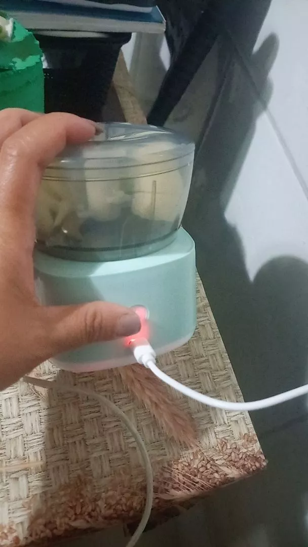 Mini Processador de Alimentos Elétrico Sem Fio 350ml Lâmina Inox USB Portátil IZEFAST CUT photo review