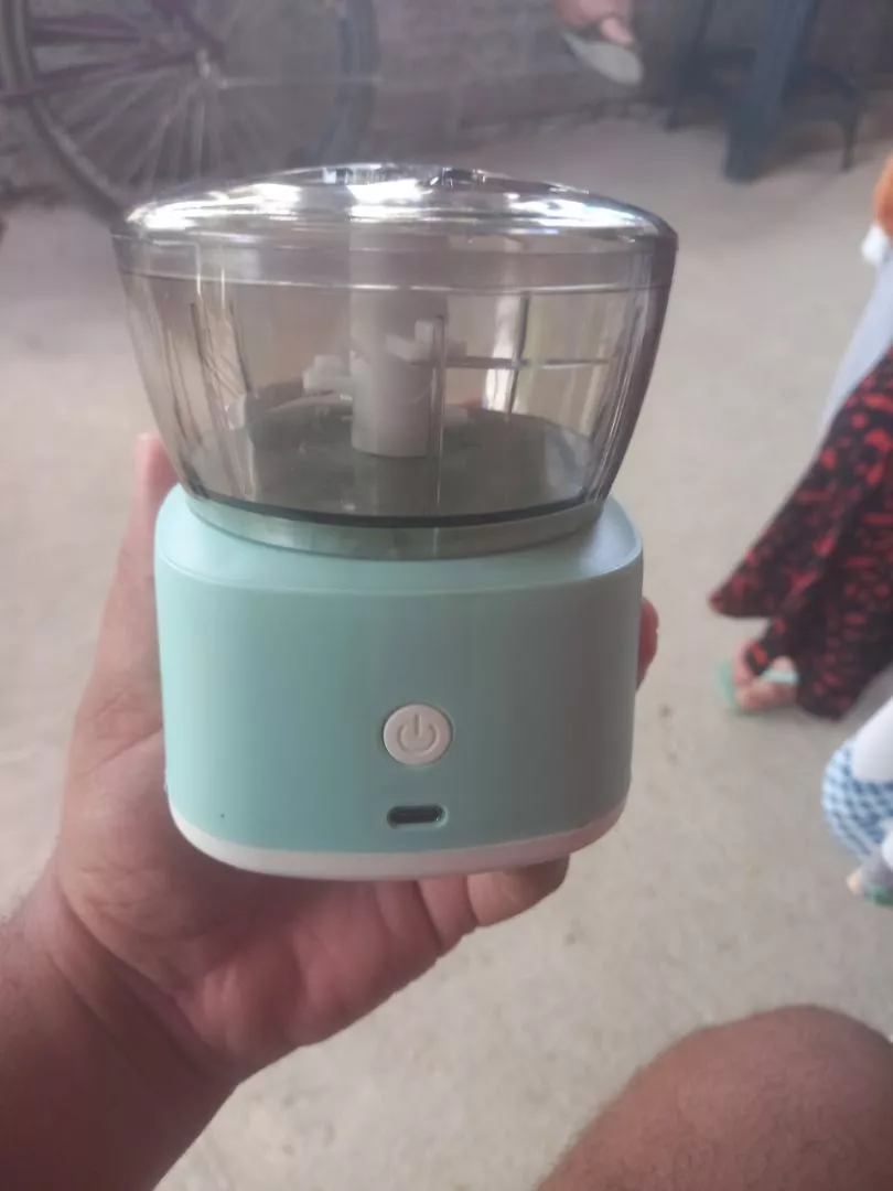 Mini Processador de Alimentos Elétrico Sem Fio 350ml Lâmina Inox USB Portátil IZEFAST CUT photo review