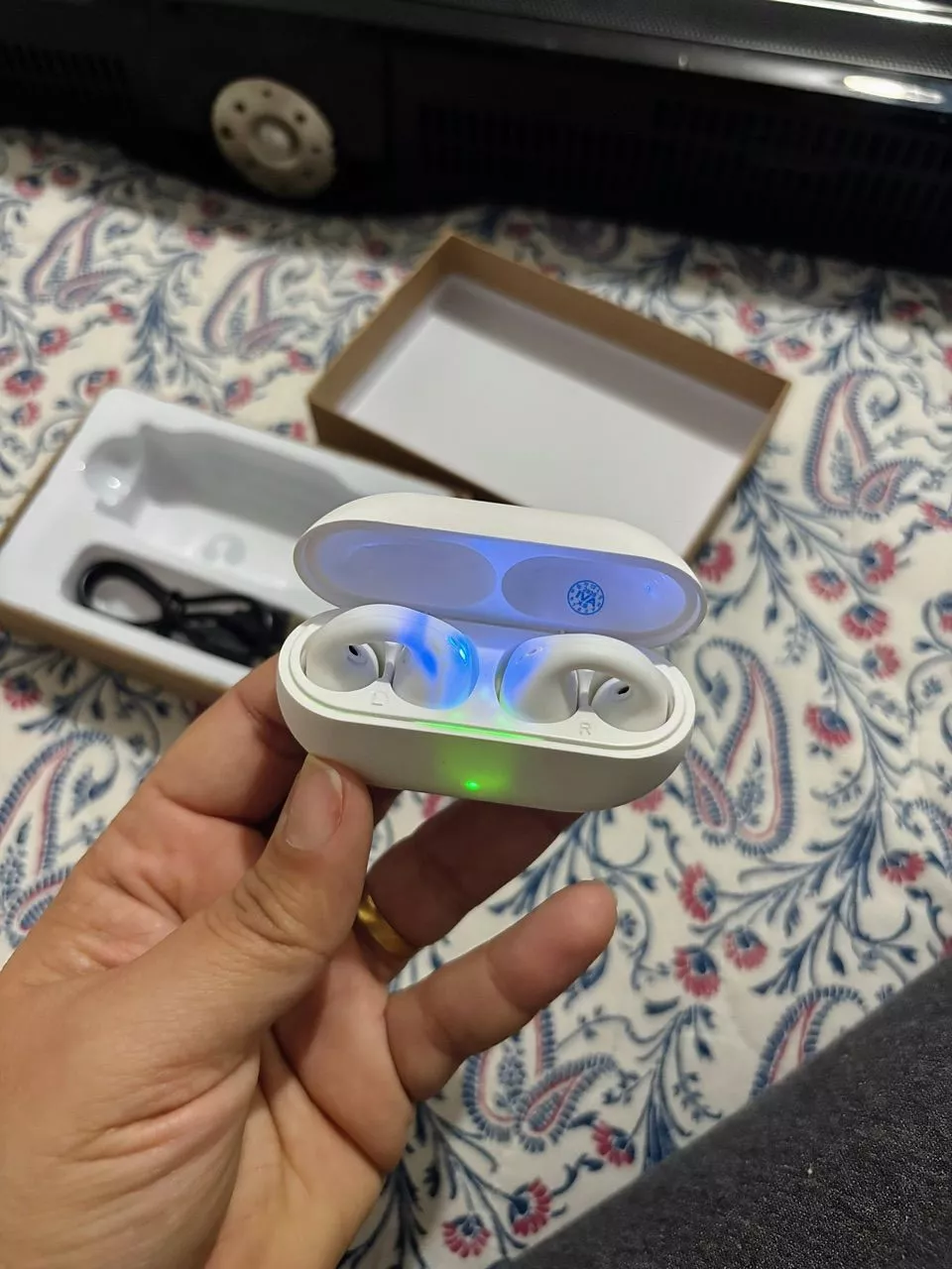 Fone de Ouvido Condução Óssea Sem Fio Bluetooth Esportivo, Leve, Compatível com Celular IZEFIT WAVE photo review