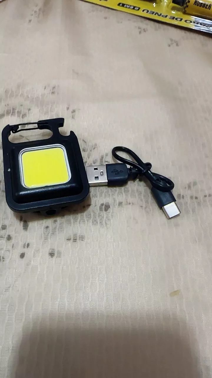 Mini Lanterna LED Portátil USB Recarregável 3 Modos com Abridor Resistente à Água IZEFLASH KEY photo review