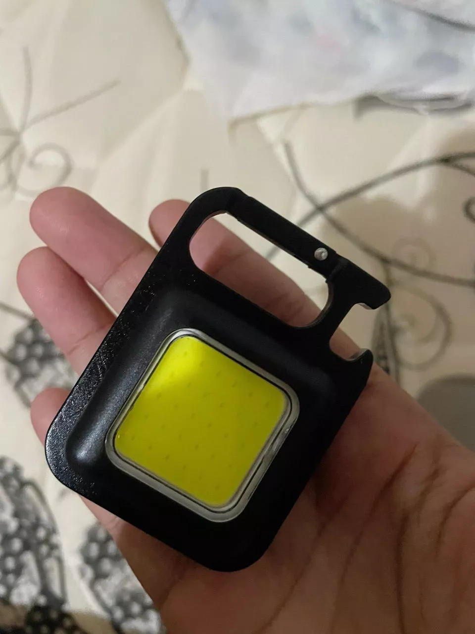 Mini Lanterna LED Portátil USB Recarregável 3 Modos com Abridor Resistente à Água IZEFLASH KEY photo review