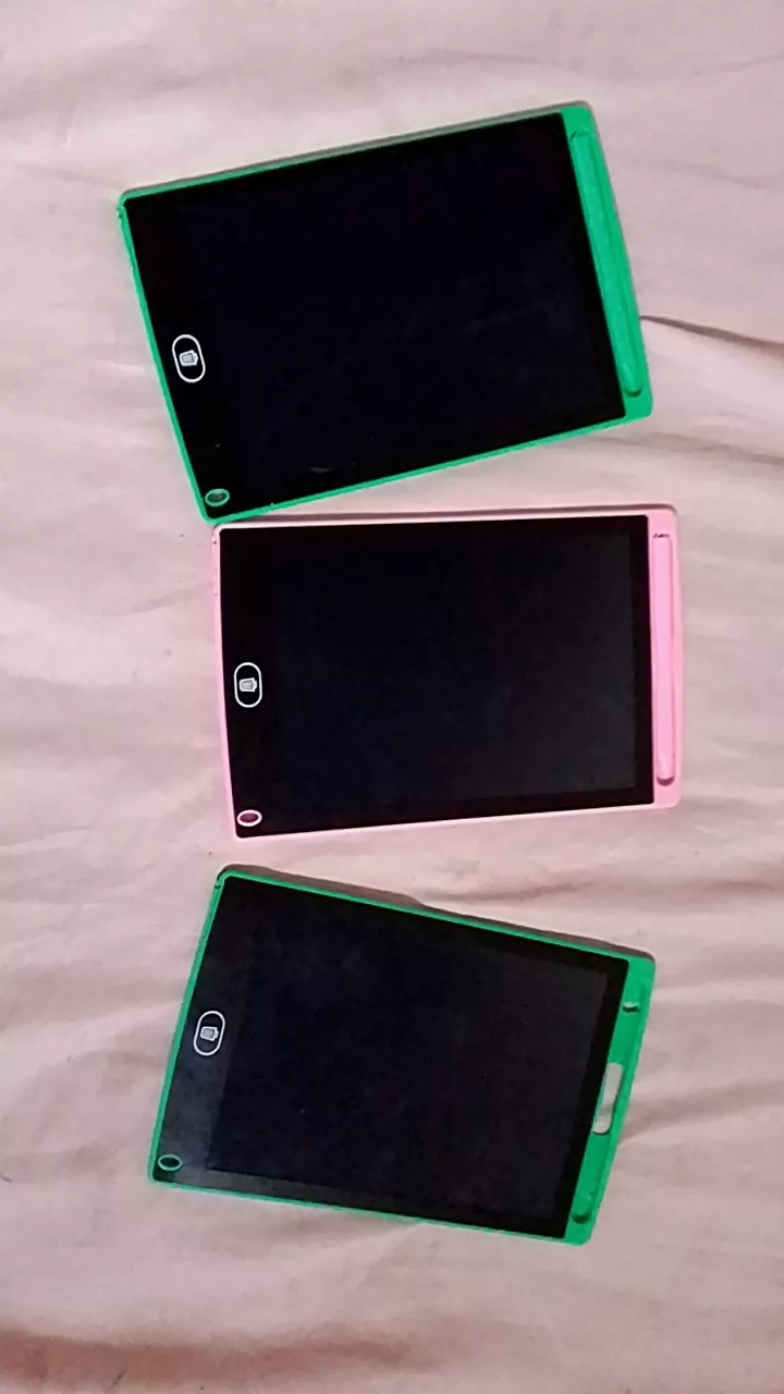 Tablet Lousa Mágica LCD 8.5 Pol ABS Proteção Ocular Apaga Fácil IZECOLOR KIDS photo review