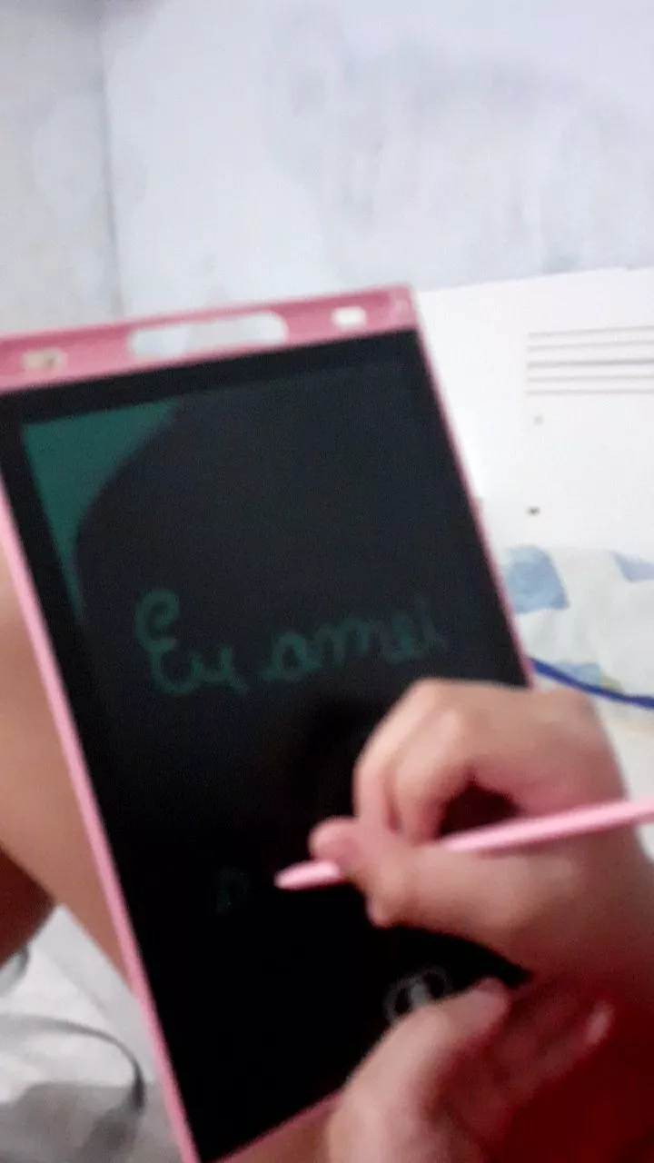 Tablet Lousa Mágica LCD 8.5 Pol ABS Proteção Ocular Apaga Fácil IZECOLOR KIDS photo review