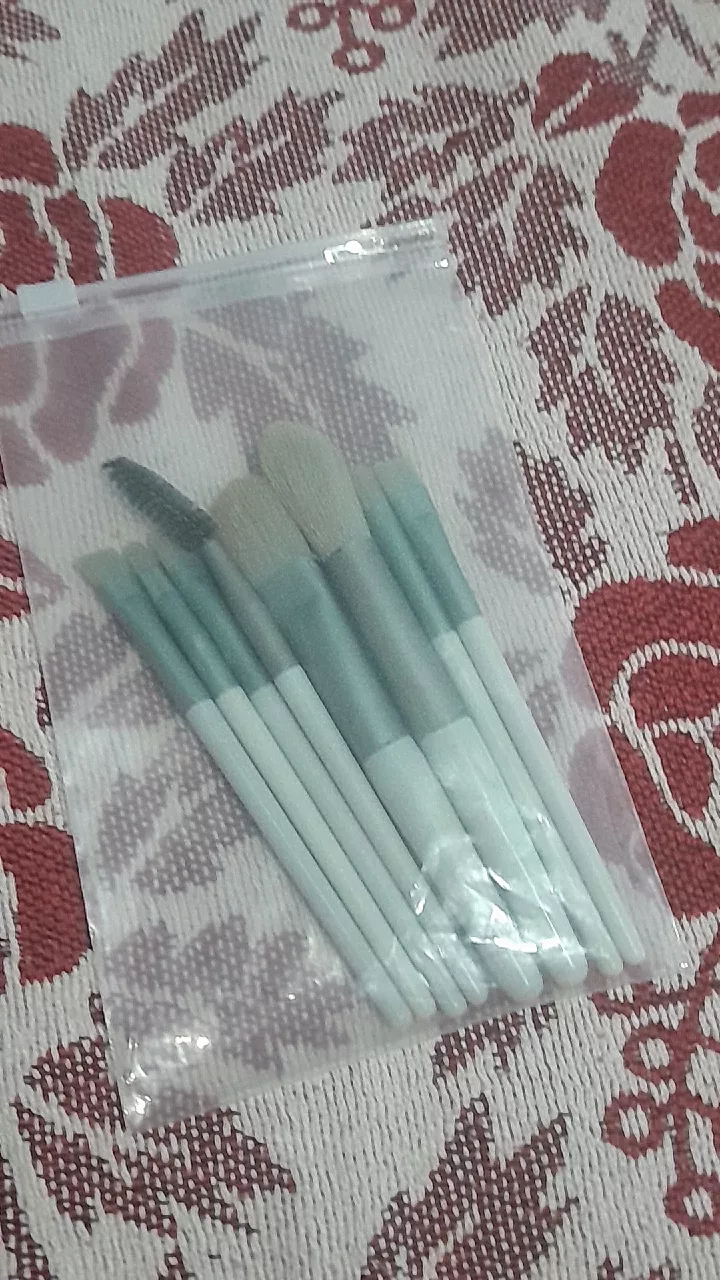 Kit de Pincéis de Maquiagem 8 Peças com Estojo Transparente Para Viagem Cerdas Macias Face e Olhos IZEGLAM TOUCH photo review