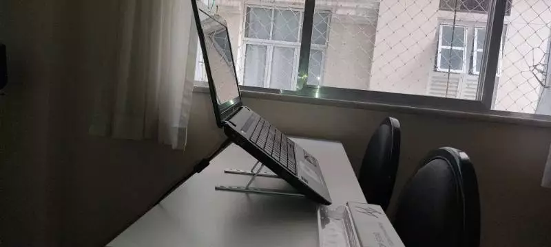 Suporte Dobrável para Laptop e Tablet, Altura Ajustável, Dissipação de Calor IZESTAND PRO photo review
