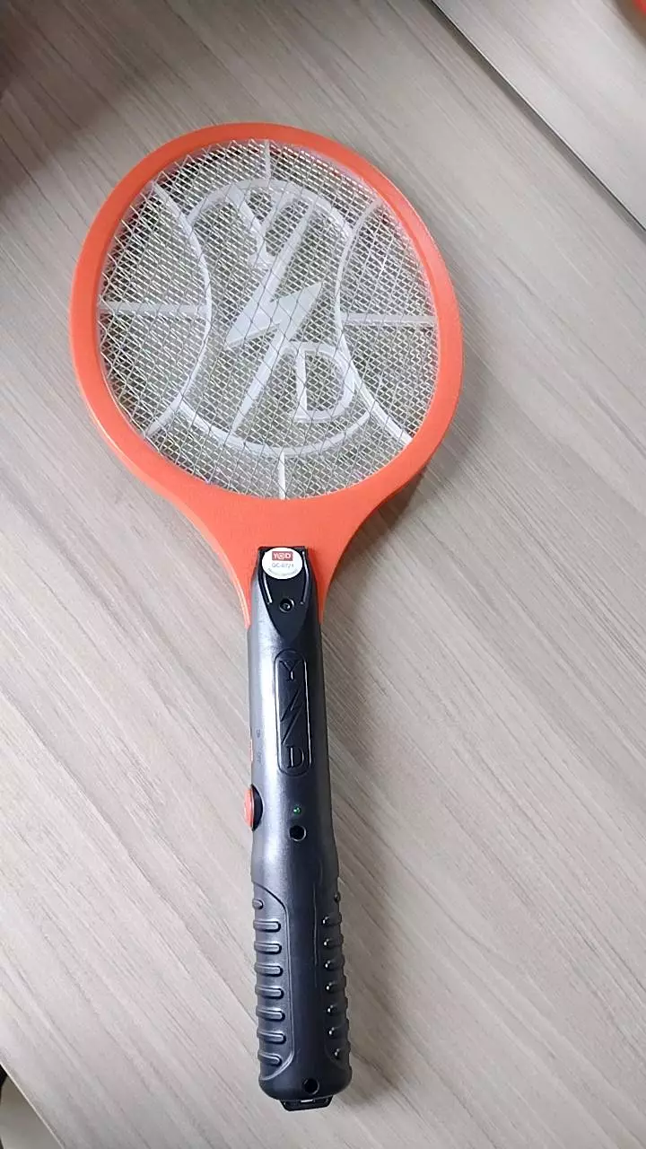 Raquete Elétrica Mata Mosquito Bivolt Recarregável 3 Camadas IZEPOWER PRO photo review