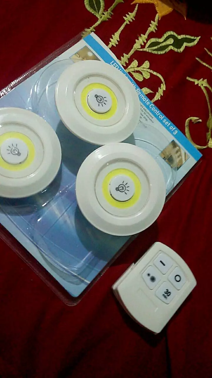 Kit 3 Lâmpadas LED Spot Sem Fio Controle Remoto 150 Lumens IZEULTRA BRIGHT photo review