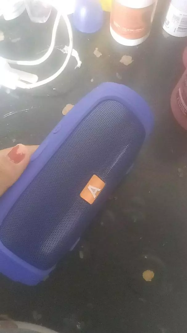 Caixa de Som Bluetooth Portátil 12h Bateria à Prova de Respingos IZELOUD MAX photo review