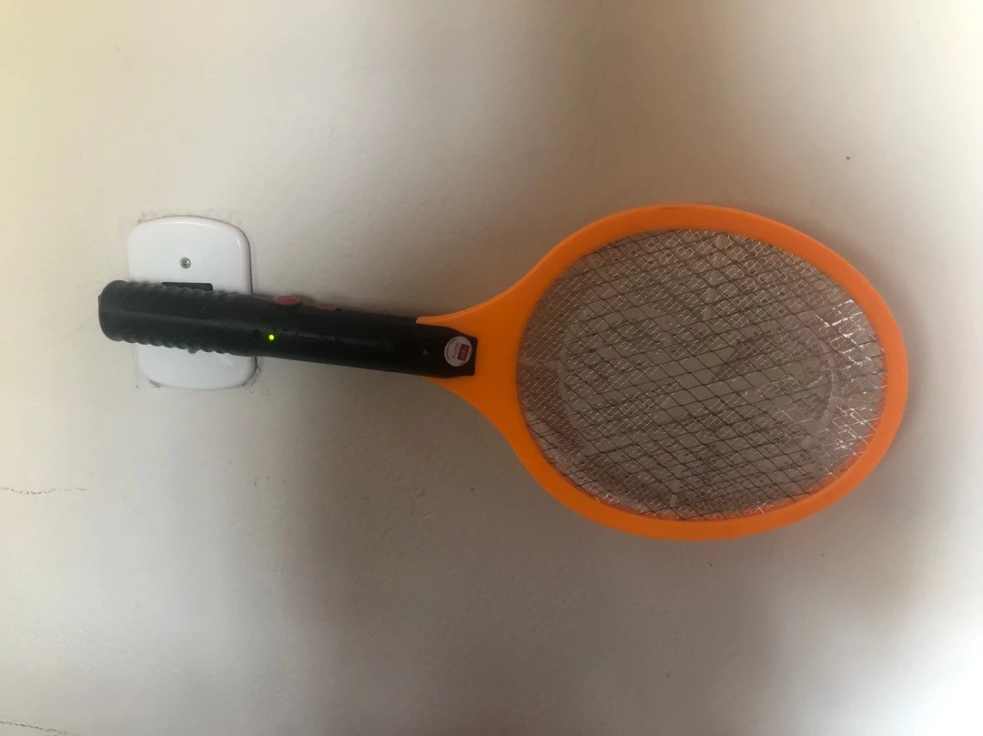 Raquete Elétrica Mata Mosquito Bivolt Recarregável 3 Camadas IZEPOWER PRO photo review