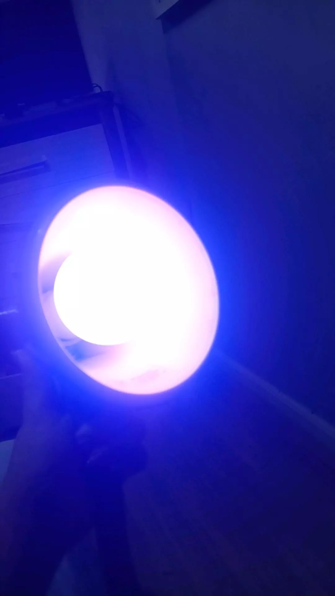 Lâmpada Bulbo LED RGB 5W Controle Remoto Colorida Ambiente IZEFLASH MOOD photo review