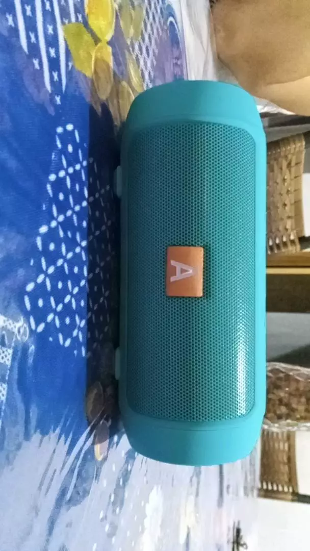 Caixa de Som Bluetooth Portátil Graves Fortes 6h de Bateria IZEBOOST SOUND photo review