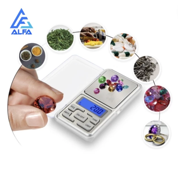 Balança Digital de Bolso Alta Precisão 0,01g a 500g Display Iluminado Portátil IZEWEIGHT PRO IZESHOP Balança Digital IZEWEIGHT PRO sendo utilizada para pesar pequenas joias