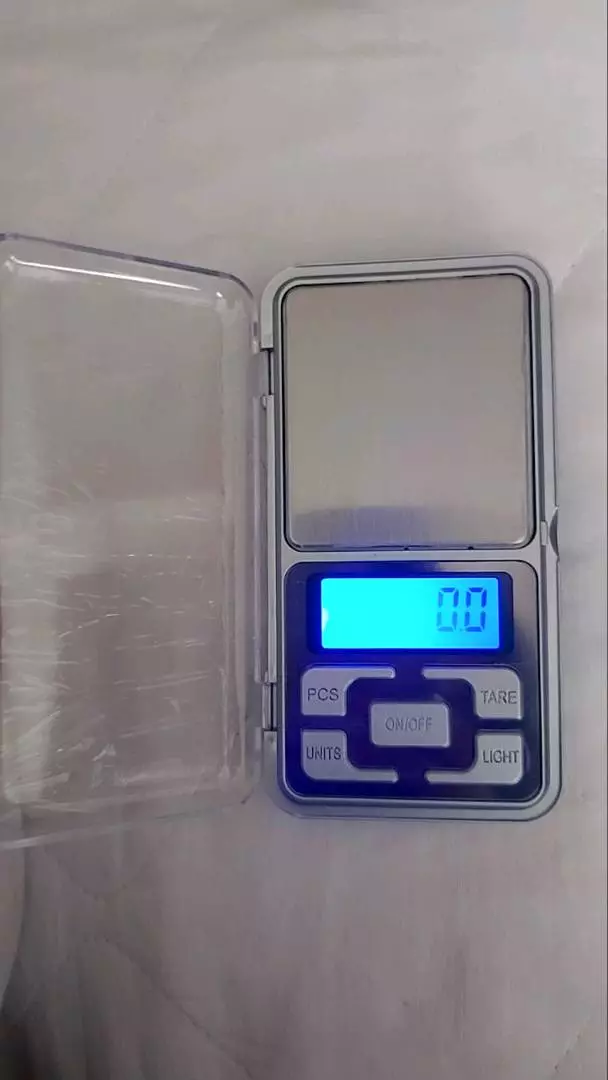 Balança Digital de Bolso Alta Precisão 0,01g a 500g Display Iluminado Portátil IZEWEIGHT PRO photo review