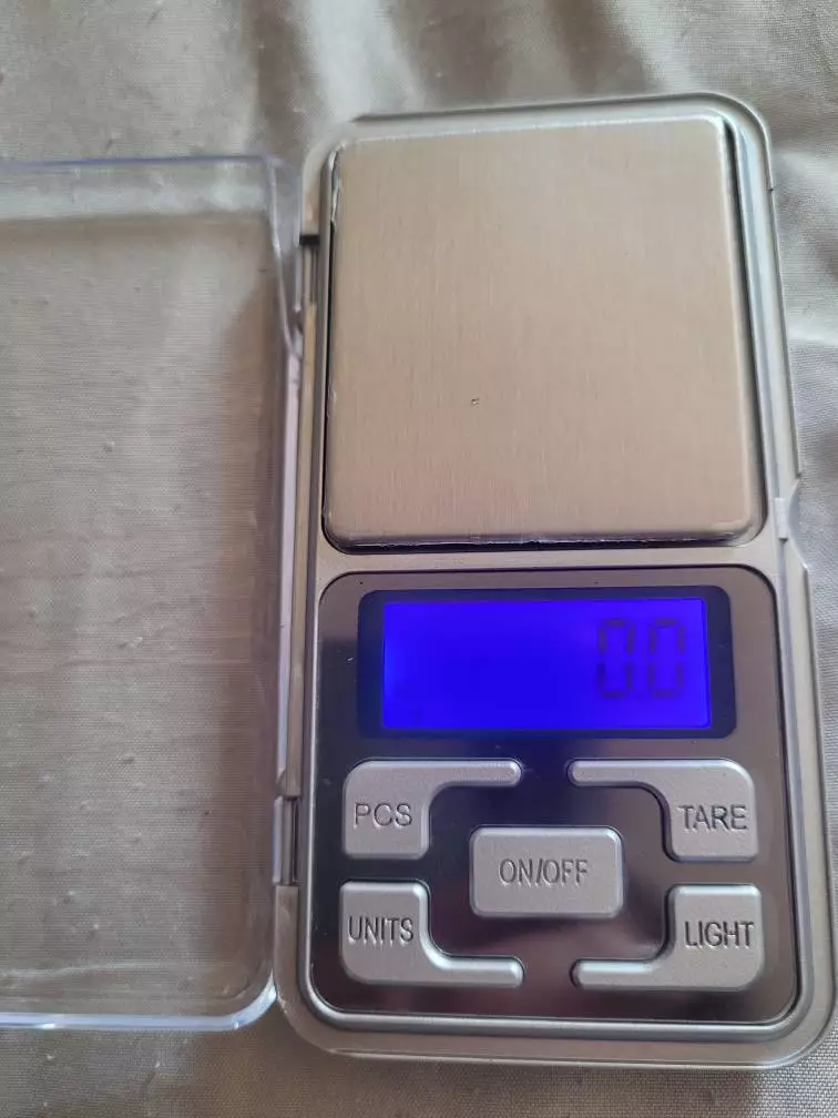 Balança Digital de Bolso Alta Precisão 0,01g a 500g Display Iluminado Portátil IZEWEIGHT PRO photo review