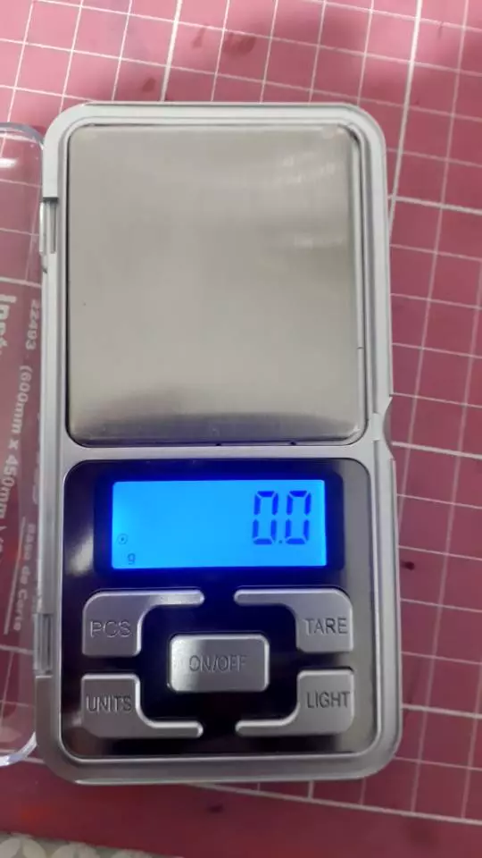 Balança Digital de Bolso Alta Precisão 0,01g a 500g Display Iluminado Portátil IZEWEIGHT PRO photo review