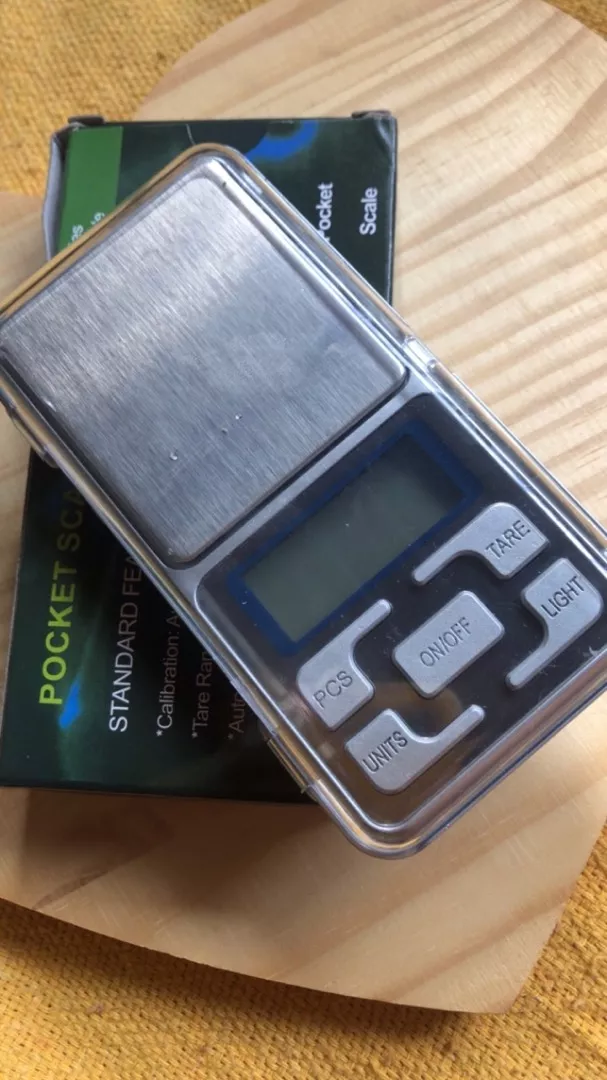 Balança Digital de Bolso Alta Precisão 0,01g a 500g Display Iluminado Portátil IZEWEIGHT PRO photo review